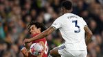 Foto Momen Kontroversial yang Awali Pesta Gol Liverpool Lawan Leeds