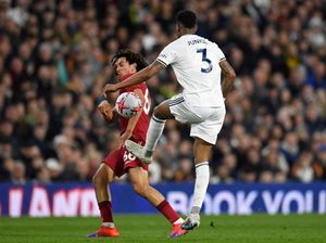 Trent Alexander-Arnold Handball? Carragher: Tangannya Gerak