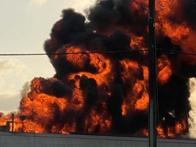 Truk BBM di Texas Kecelakaan, Api Membumbung Tinggi