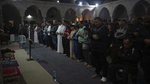 Umat Muslim Palestina Berburu Berkah Lailatulqadar di Masjid Kota Gaza