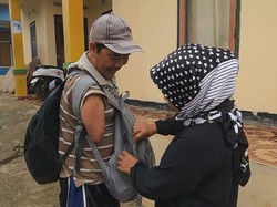 Ayo Bantu Tuna Daksa Tanpa Tangan Bertahan Hidup dari Jualan Elod