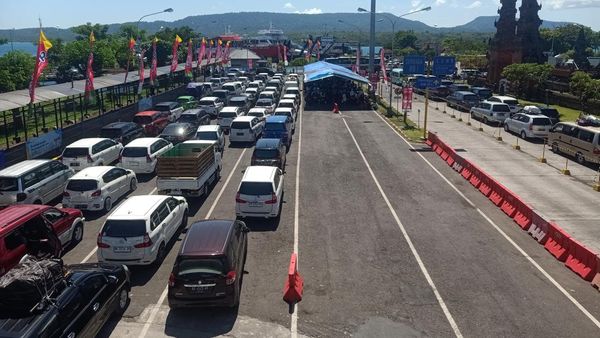 Pemudik Banjiri Pelabuhan Gilimanuk