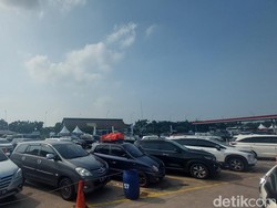 H-3 Lebaran, Rest Area Km 57 Mulai Dipadati Mobil dan Bus Pemudik
