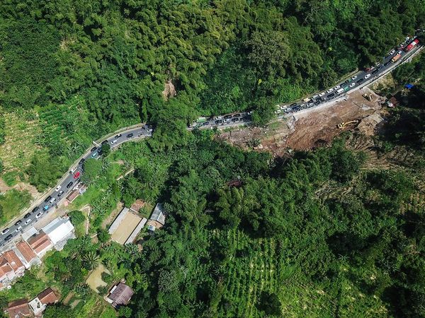 Penampakan dari Udara Padatnya Arus Mudik di Jalur Nagreg