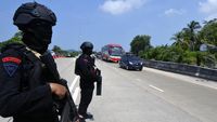 Brimob Bersenjata Amankan Arus Mudik di Lampung