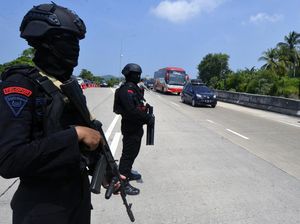 Brimob Bersenjata Amankan Arus Mudik di Lampung