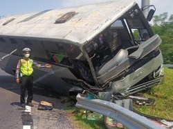 Sopir Bus yang Terguling Timpa Calya di Exit Tol Sidoarjo Diduga Ngantuk