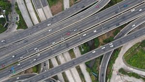 Ditinggal Mudik, Jalanan Jakarta Nampak Lengang