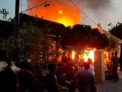 Nyalakan Lilin Tradisi Malam Songo, Dua Rumah Warga Tuban Hangus Terbakar