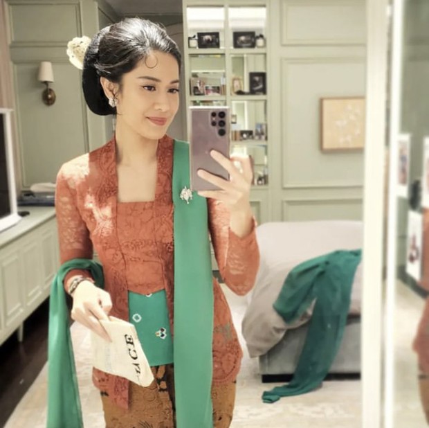 Foto: instagram.com/therealdisastr Kebaya kutubaru/