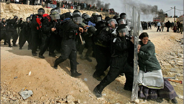 Deretan Foto Menggemparkan Dunia, Ada dari Indonesia