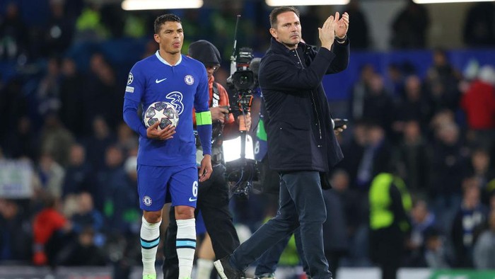 LONDON, ENGLAND - APRIL 18:  Frank Lampard the manager of Chelsea FC and Thiago Silva look on after the UEFA Champions League quarterfinal second leg match between Chelsea FC and Real Madrid at Stamford Bridge on April 18, 2023 in London, England. (Photo by James Gill - Danehouse/Getty Images)