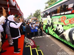 Momen Gubernur Khofifah Berangkatkan 90 Bus Mudik Gratis 2023