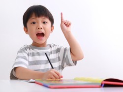 Benarkah Kesehatan Pencernaan Bisa Pengaruhi Kecerdasan & Emosi Anak?