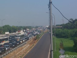 Hari Pertama Cuti Lebaran Tol Jakarta-Cikampek Macet Pagi Ini