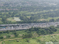 Pantauan Udara Padatnya Arus Mudik di Tol Trans Jawa