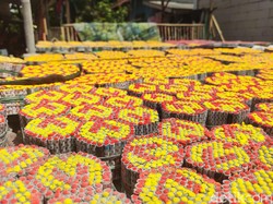 Mengais Cuan di Tengah Ancaman Ledakan