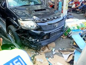 Detik-detik Pejalan Kaki Ditabrak di Jakpus, Korban Terseret ke Kolong Mobil