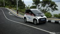 Keliling Danau Toba Tanpa Gas Emisi dengan Toyota C+Pod