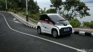 Keliling Danau Toba Tanpa Gas Emisi dengan Toyota C+Pod