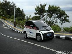 Keliling Danau Toba Tanpa Gas Emisi dengan Toyota C+Pod