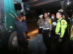 30 Truk Ngotot Masuk Tol Cikampek dengan Dalih Disuruh Majikan