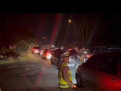 Lalin Exit Tol Merak Mulai Padat Merayap
