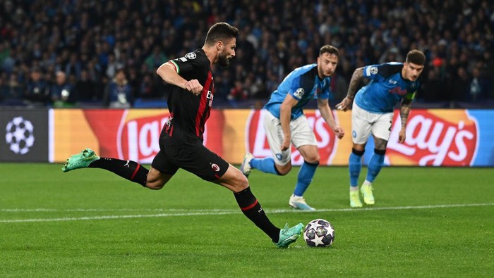 NAPLES, ITALY - APRIL 18: Olivier Giroud of AC Milan takes a penalty kick, which is saved by Alex Meret of SSC Napoli ( not pictured ), during the UEFA Champions League Quarterfinal Second Leg match between SSC Napoli and AC Milan at Stadio Diego Armando Maradona on April 18, 2023 in Naples, Italy. (Photo by Tullio Puglia - UEFA/UEFA via Getty Images)