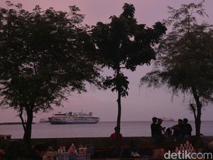 Menikmati Senja di Pelabuhan Merak