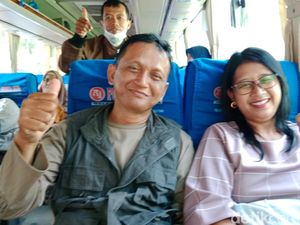 Suka Cita Warga Jawa Timur Dapat Mudik Gratis dari Gubernur Khofifah Suka Cita Warga Jawa Timur Dapat Mudik Gratis dari Gubernur Khofifah