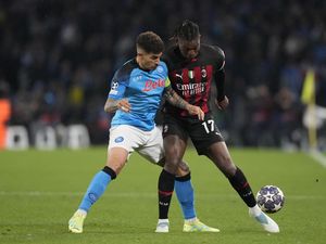 Sesal Napoli Tak Hentikan Gol Milan dengan Pelanggaran Sesal Napoli Tak Hentikan Gol Milan dengan Pelanggaran