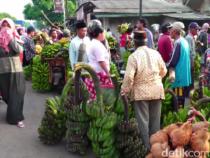 Waspada Kemacetan 2 Pasar Tumpah di Jalur Mudik Lumajang