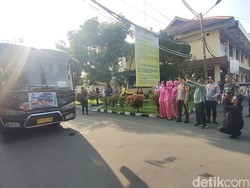 Polres Garut Berangkatkan 400 Orang untuk Mudik Gratis