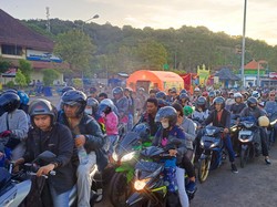 Pemudik Membludak, 10 Jam Antre di Pelabuhan Padangbai