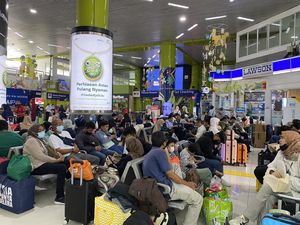 42.700 Penumpang Diberangkatkan dari Stasiun Senen dan Gambir Hari Ini