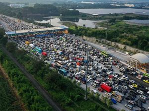 Pemudik dari Jakarta ke Tol Cikampek Baru Separuh dari Prediksi