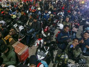 Pemudik Sepeda Motor Serbu Pelabuhan Ciwandan Pemudik Sepeda Motor Serbu Pelabuhan Ciwandan