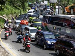 Penampakan Padatnya Jalur Nagreg Hari Ini