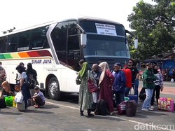 H-3 Lebaran, Pemudik Menumpuk di Terminal Cicaheum Bandung