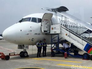 Pesawat Jet Komersial China Pertama di Indonesia