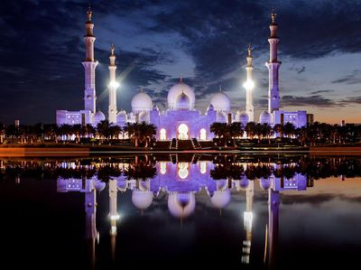 Potret Megahnya Masjid Agung Sheikh Zayed Abu Dhabi