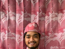 Agak Lain! Pria Asal Magelang Ini Viral Bikin Baju Lebaran dari Gorden Jadul
