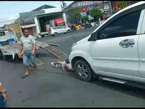 Polisi Evakuasi Mobil Misterius 24 Jam Parkir di SPBU Jati Kudus