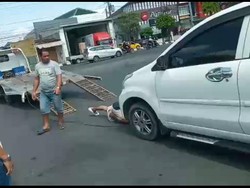 Polisi Evakuasi Mobil Misterius 24 Jam Parkir di SPBU Jati Kudus