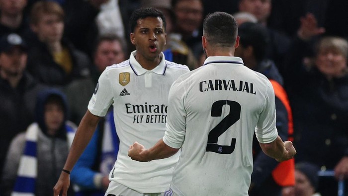 Real Madrids Brazilian striker Rodrygo Goes (L) celebrates scoring the opening goal during the Champions League quarter-final second-leg football match between Chelsea and Real Madrid at Stamford Bridge in London on April 18, 2023. (Photo by Adrian DENNIS / AFP) (Photo by ADRIAN DENNIS/AFP via Getty Images)