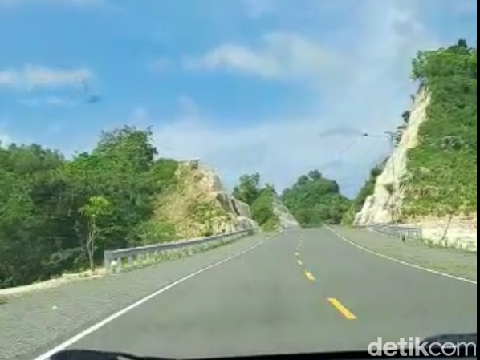 Sudjianto bersama keluarga memilih mudik dari Bogor ke Madiun jauh-jauh hari sebelum Idulfitri. Sudjiarto pun dapat berlibur dan bebas dari kemacetan. (dok Pribadi/Sudjianto)