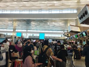 Puncak Arus Mudik, Terminal 3 Bandara Soetta Dipadati Calon Penumpang