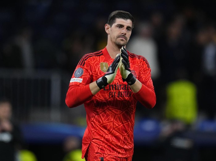 Real Madrid's goalkeeper Thibaut Courtois applauds after the Champions League quarterfinal, first leg, soccer match between Real Madrid and Chelsea at the Santiago Bernabeu stadium in Madrid, Spain, Wednesday, April 12, 2023. Real won 2-0. (AP Photo/Manu Fernandez)