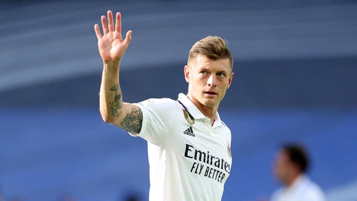 Soccer Football - LaLiga - Real Madrid v Real Valladolid - Santiago Bernabeu, Madrid, Spain - April 2, 2023 Real Madrids Toni Kroos celebrates after the match REUTERS/Isabel Infantes