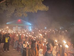 Kemeriahan Tradisi Dile Obor Malam 27 Ramadan di Lombok Barat
